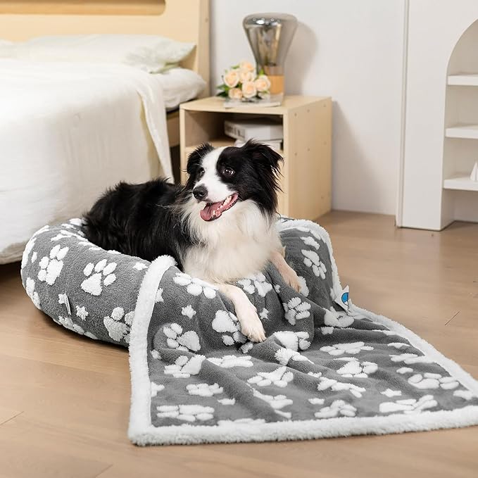 Donut Dog Beds for Small Dogs, Calming Round Cat Beds for Indoor Cats, Cute 3D Textured Paw Pet Bed with Removable Washable Cover and Anti-Slip Bottom(Grey,23")