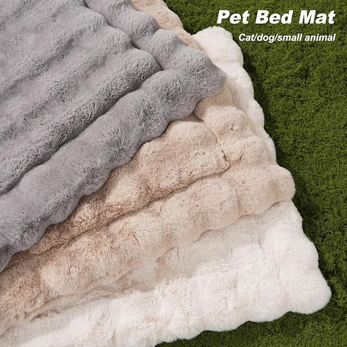Cat Beds Cozy Pet Mat Faux Fur Kitten Pad Bed for Carriers/Couch Dog & Puppy Cute Friendly 23 x 15 Inch Medium White